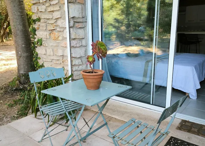 Havre Champetre En De Nîmes